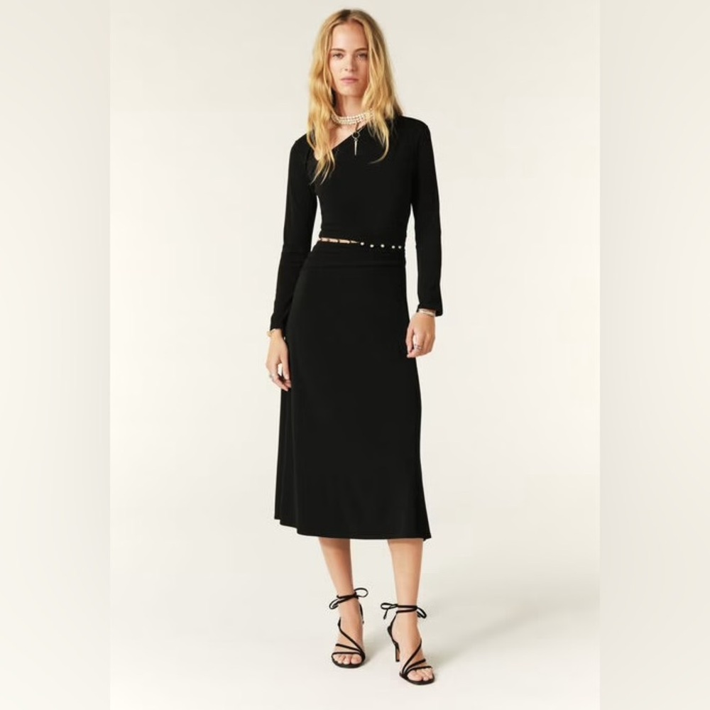 Bash Dress
Joyce Midi Dress
Size Medium (2)
NWT